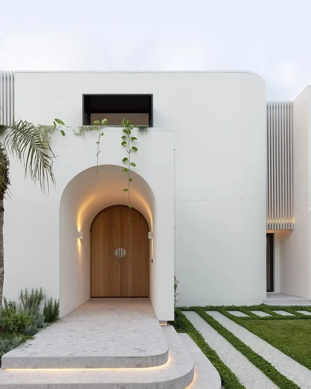 At El Nido, a project designed down to the last detail, the exterior is defined by clean lines and understated materials. Affogato Light Grey Grip tiles run across the stairs, terraces, and poolside, creating visual continuity and balance between the architecture and the surrounding landscape. Its grip finish and subtle texture make it ideal for wet areas.
Photography: @villastyling
Project • @elnidogoldcoast⁠
Architect • @bdaarchitecture⁠
Interiors • @studioyugen_⁠
Build • @jtbuildingprojects⁠
Visualisation • @responseimage