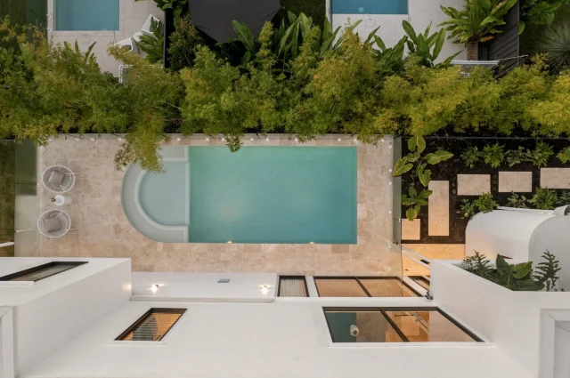 Travertine Crazy Pave adds organic beauty and refined character to this pool setting.
This project shows how thoughtful design details can elevate an outdoor space to an architectural statement.Perfect for projects that seek texture, durability and refined sophistication.
#CrazyPave #TravertineTile #OutdoorTiles #LuxuryOutdoorDesign #DesignerPool #ModernArchitecture #ElegantExteriors #GrooveTileAndStone
